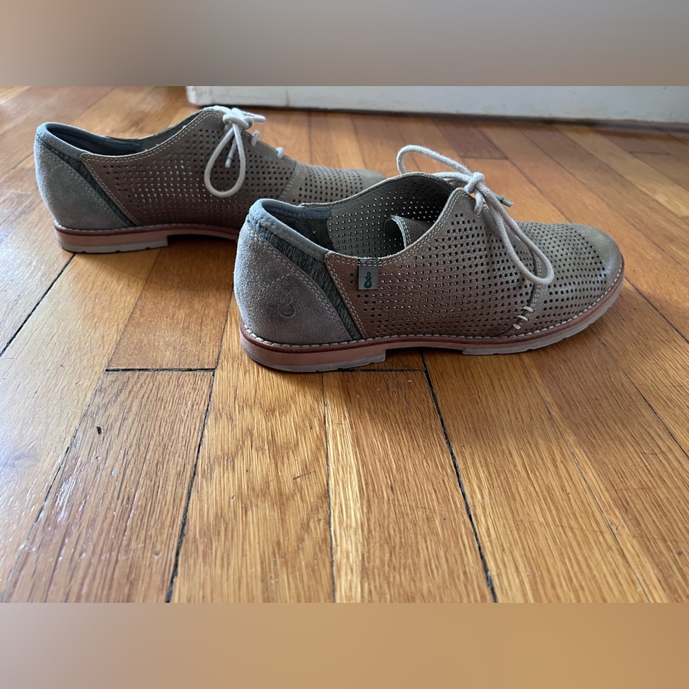 Ahnu Emery Perforated Gray Leather lace-up Oxfords Sz 7